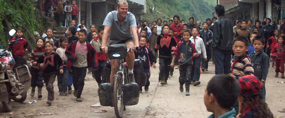 running_children_china